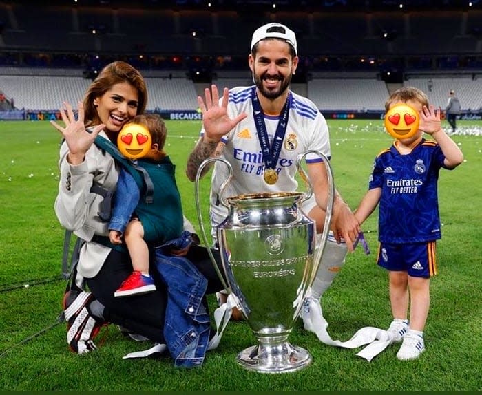 Isco y Sara Sálamo con sus pequeños