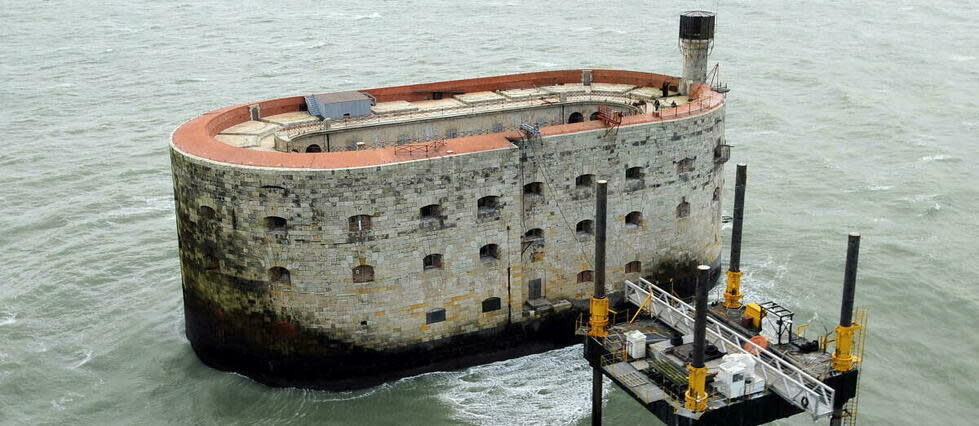 La société de production du jeu télévisé « Fort Boyard » a déposé une plainte contre le youtubeur.  - Credit:XAVIER LEOTY / AFP