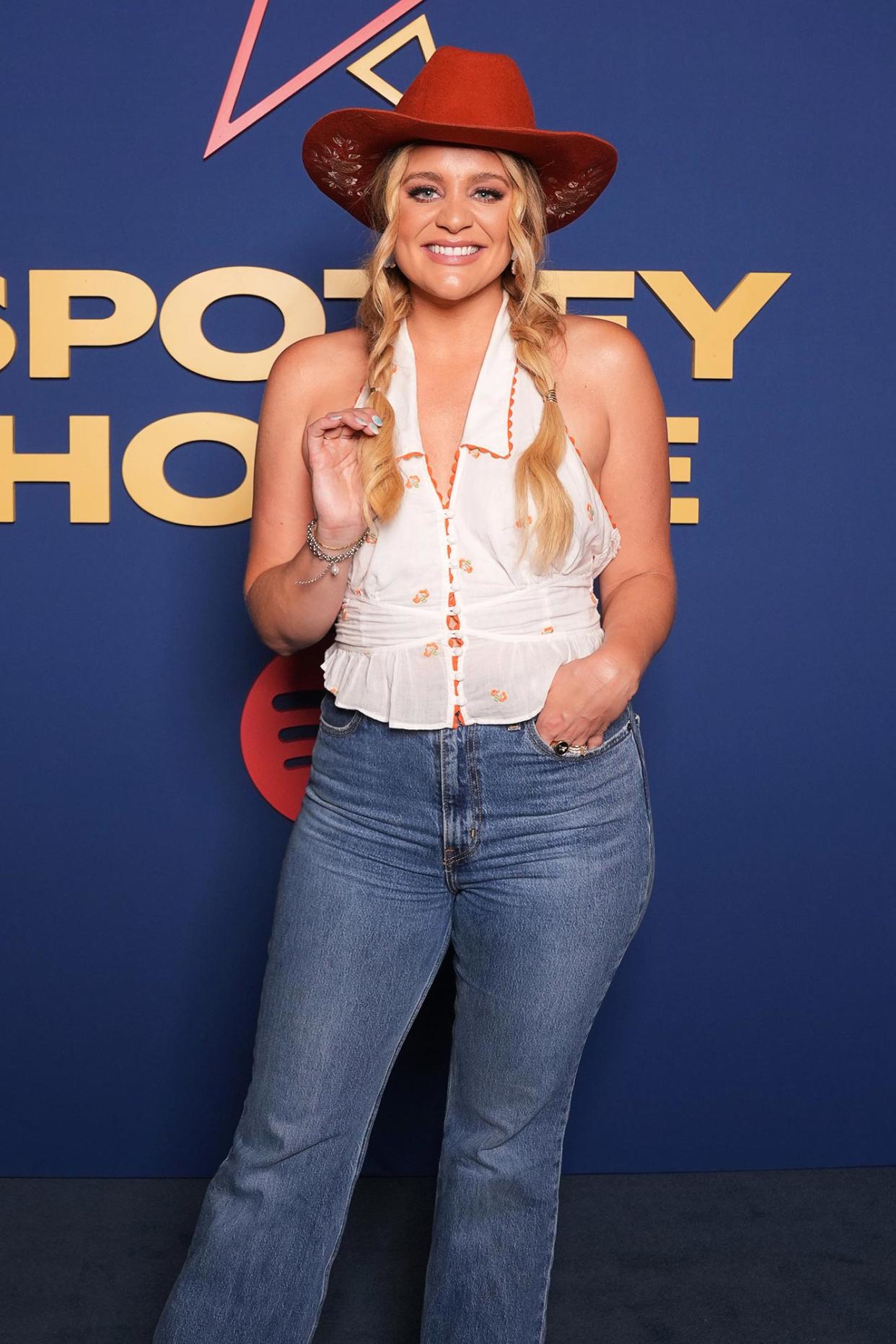 Lauren Alaina Announces Her Father Has Died Postpones Concerts to To Be With Her Family 172