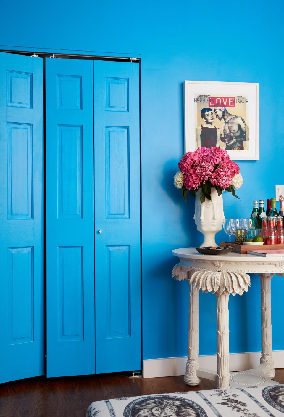 Courtney originally hails from New Orleans, and the vibrant city lends inspiration throughout her home’s bold hues.