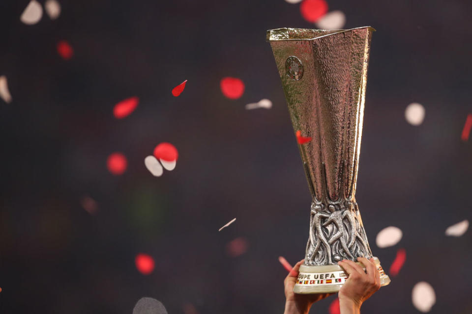 LYON, FRANCE - MAY 16: Players of Atletico Madrid lift the UEFA Europa League trophy during the UEFA Europa League Final between Olympique de Marseille and Club Atletico de Madrid at Stade de Lyon on May 16, 2018 in Lyon, France. (Photo by Robbie Jay Barratt - AMA/Getty Images)