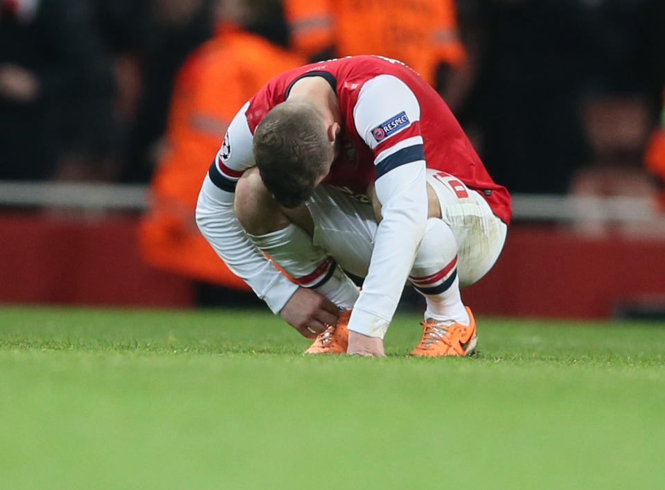 El jugador de Arsenal, Jack Wilshere, gesticula después de perder 2-0 ante Bayern Munich en la Liga de Campeones el miércoles, 19 de febrero de 2014, en Londres. (AP Photo/Alastair Grant)