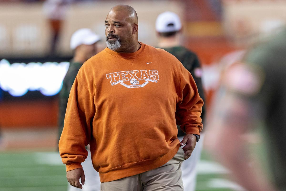 Texas Assistant Football Coach Bo Davis Hired Away By Sec Rival Lsu Yahoo Sports