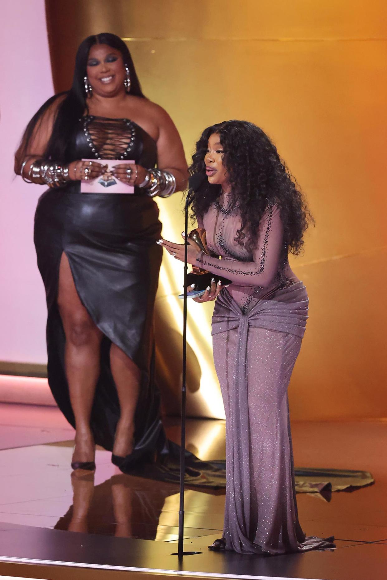 Social Media Is Very Confused by Lizzo Presenting at the Grammys Following Harassment Lawsuit 667