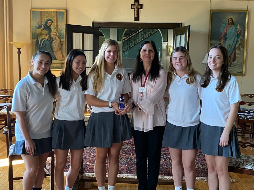Ruth Ann Munroe presented the Mercy Girl Effect Award to members of the 2021-2022 Student Council Executive Board on Tuesday, May 10.(Left to right) Arianna Salerno of Watchung, Hannah Cunniffe of Basking Ridge, Margaret Ferris of Westfield,  Munroe, Alexandrea Pace of Westfield, and Caitlin Cotter of Cranford.