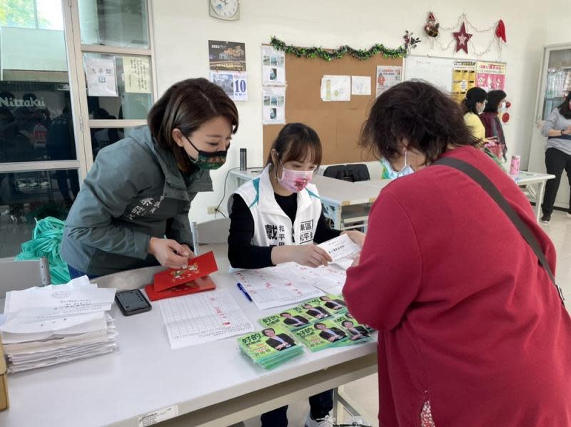 南市議員蔡筱薇x震寧慈善愛心協會　寒冬送暖關懷弱勢