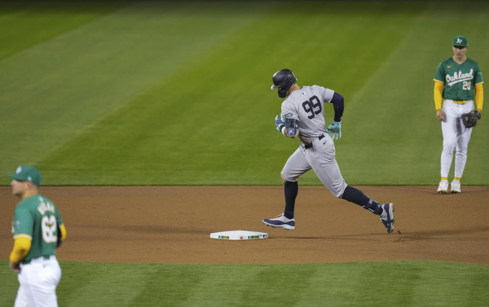 New York Yankees' Aaron Judge (99) runs the bases after hitting a solo home run off Oakland Athletics pitcher Brandon Bielak (62) during the seventh inning of a baseball game Saturday, Sept. 21, 2024, in Oakland, Calif. (AP Photo/Godofredo A. Vásquez)