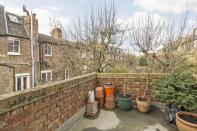 <p>Según la página web de Rightmove, el precio promedio de venta en la zona de Hammersmith y Fulham el año pasado fue de 950.000 libras (aproximadamente 1.184.000 de dólares). Cabe decir, no obstante, que normalmente las propiedades con terraza están valoradas en 1,5 millones de libras (1.869.487 de dólares) (Foto: SWNS). </p>