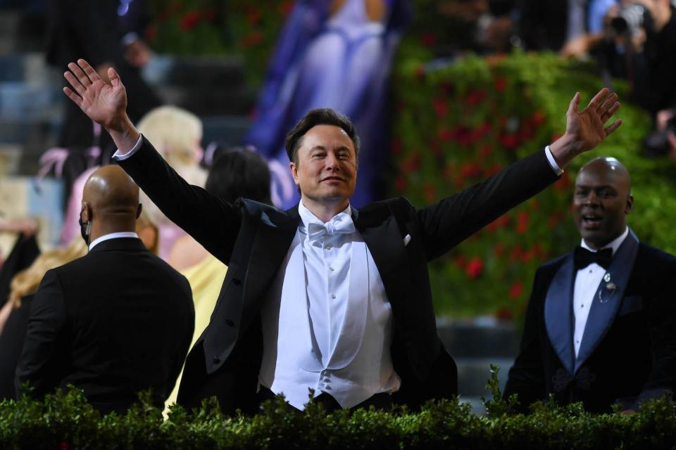 Elon Musk in a dinner suit at the Met Gala 2022