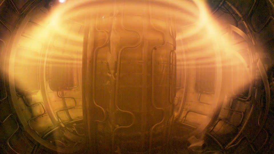 Plasma trapped in Energy Singularity's tokamak during an experiment. - Energy Singularity