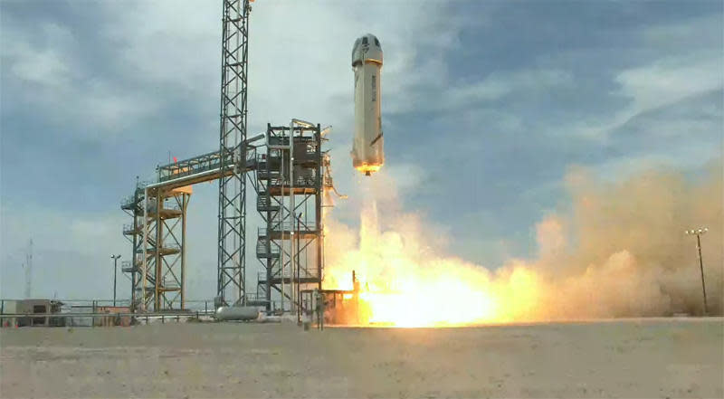 A New Shepard rocket climbs away from Blue Origin's west Texas launch facility during a test flight in April 2021. / Credit: Blue Origin