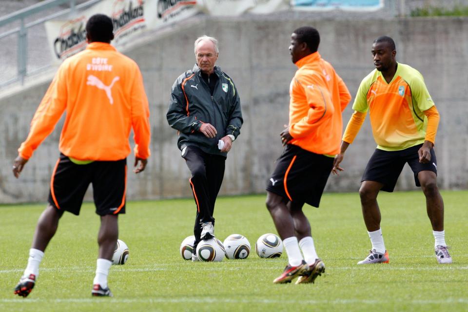 Ivory Coast team head coach Sven Goran Eriksson of Sweden, center watches his players during a training session in Montreux, Switzerland, Thursday, May 20, 2010. The team of Ivory Coast is training in Switzerland ahead of the 2010 Soccer World Cup in South Africa. (AP Photo/Keystone/Jean-Christophe Bott)