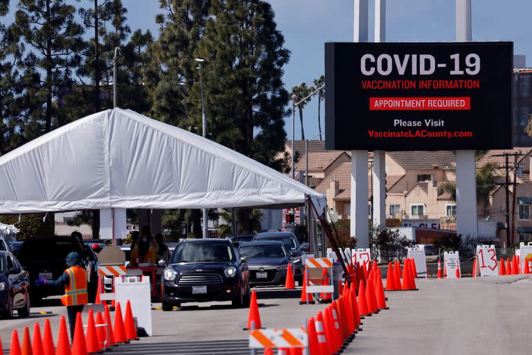 Un puesto de vacunación en Inglewood, California