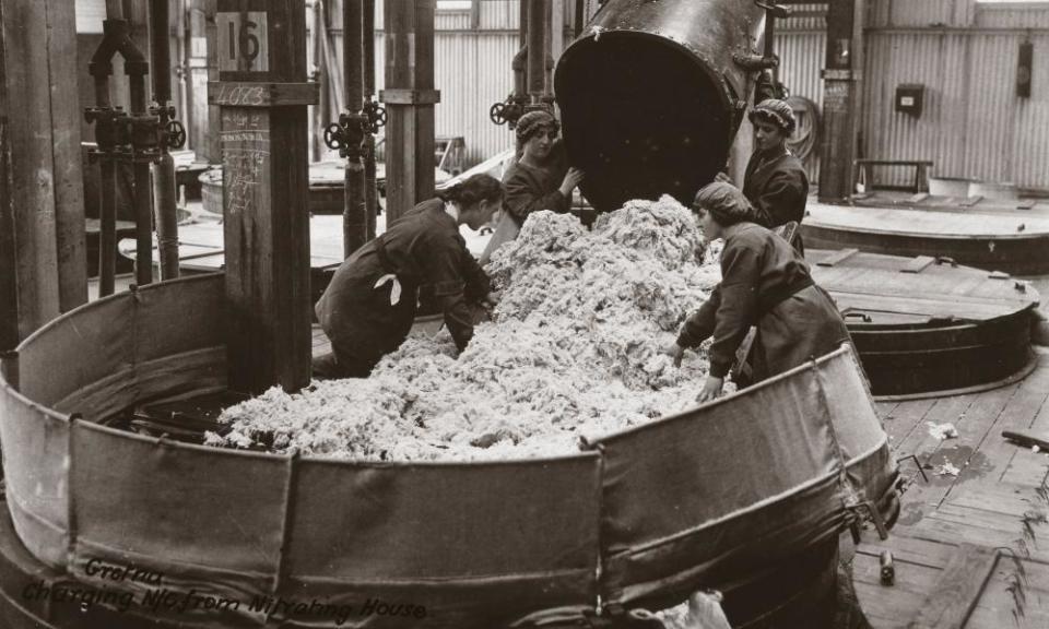 Women working at Gretna munitions factory, Scotland, 1918.