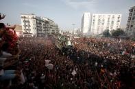 <p>Une immense foule aux couleurs vert et blanc a acclamé les nouveaux champions d'Afrique de football à Alger. </p>