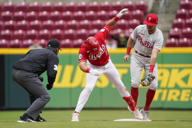 Phillies score 9 in the first to begin their rout of the Reds