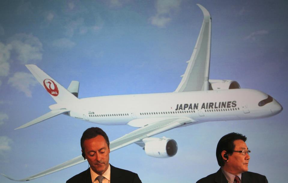 Airbus Japan Chief Executive Fabrice Bregier, left, and Japan Airlines President Yoshiharu Ueki, right, attend a press conference in Tokyo, Monday, Oct. 7, 2013. Japan Airlines is buying its first ever jets from Airbus in a deal with a catalog value of 950 billion yen ($9.5 billion) with a purchase of 31 A350 planes. (AP Photo/Junji Kurokawa)