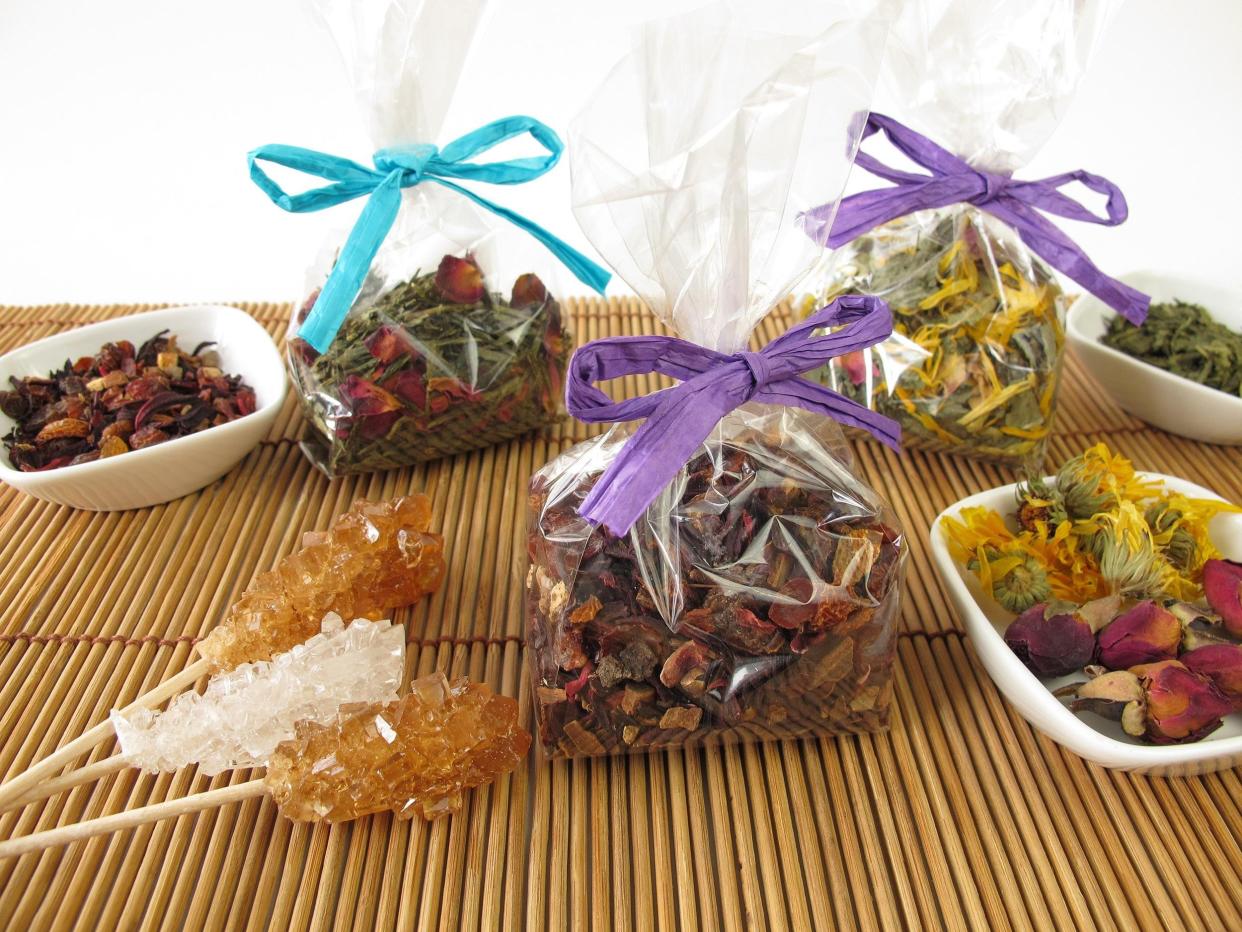 tea gifts packaged in small bags