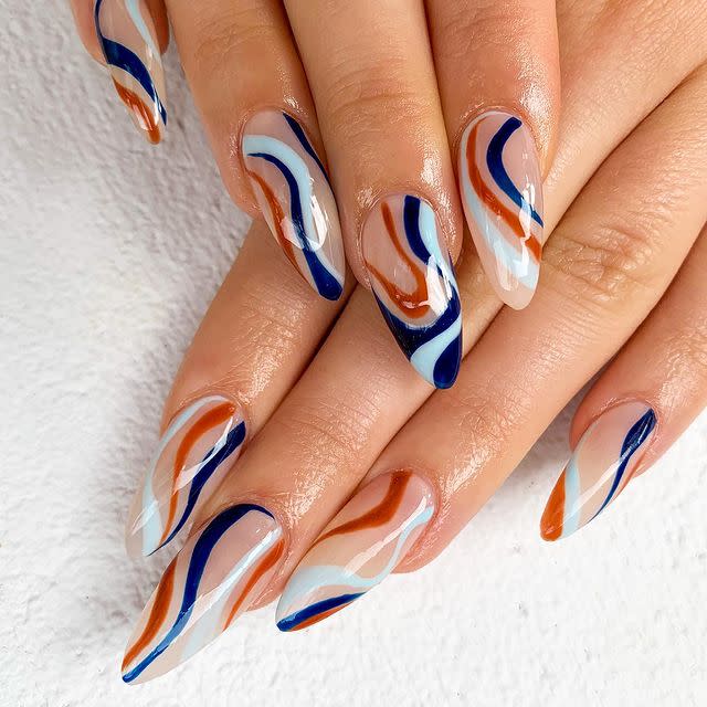 10) These Wavy Acrylic Nails