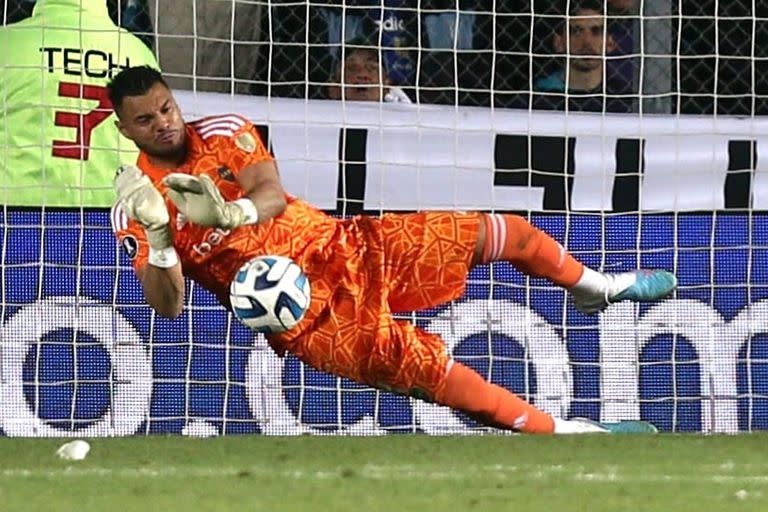 Romero ataja el penal de Sigali y acerca a Boca a las semifinales