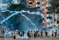 <p>Opposition demonstrators and riot police clash during a protest against Venezuelan President Nicolas Maduro, in Caracas on May 3, 2017. (Photo: FEDERICO PARRA/AFP/Getty Images) </p>