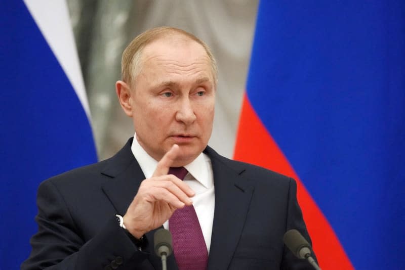 Russian President Vladimir Putin speaks during a press conference at the Kremlin. Kay Nietfeld/dpa
