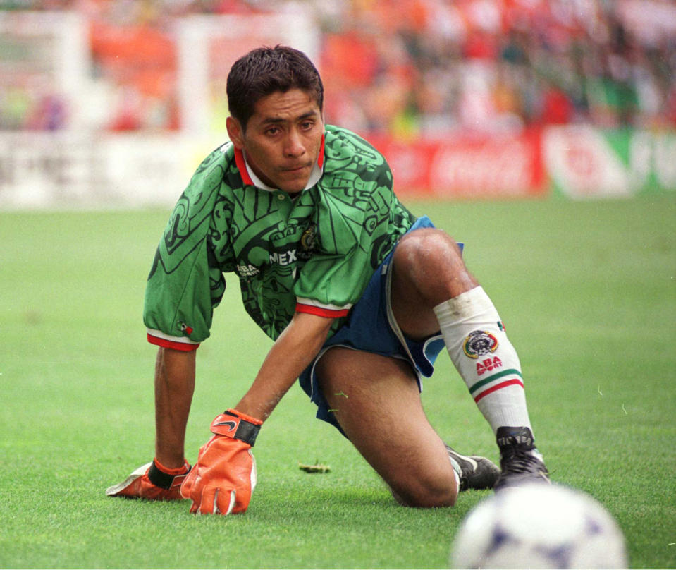 Jorge Campos en el encuentro entre México y Alemania en Francia 98. / Foto: Jam Media