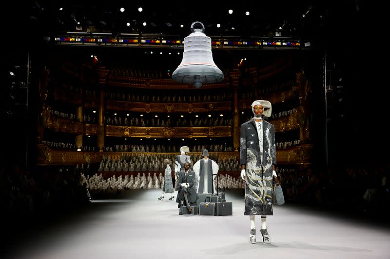 Foto del lunes del desfile de Thom Browne en la Semana de la Alta Costura en París