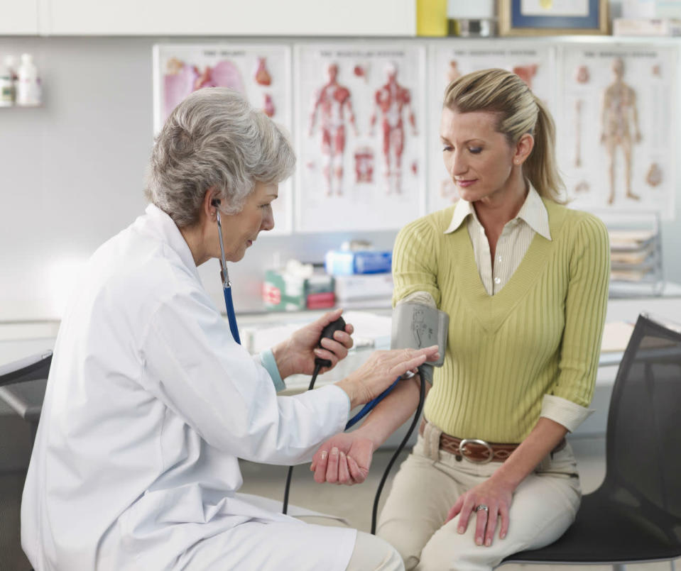 Si sufres de hipertensión, también deberías consumir la cáscara del plátano, ya que su alto contenido en potasio (12%) te permitirá regular la presión arterial. (Foto: Corbis).