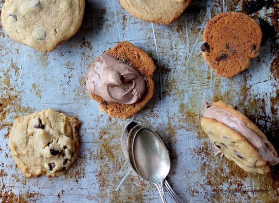 <strong>Get the <a href="http://diethood.com/2013/01/22/chocolate-chip-cookie-sandwiches-with-nutella-cream-cheese-filling/" target="_hplink">Chocolate Chip Cookie Sandwiches with Nutella Cream Cheese Filling recipe</a> from Diethood</strong>