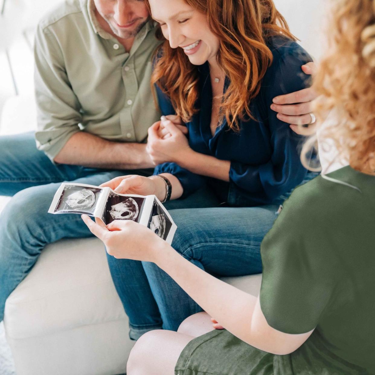  A surrogate mother meets with parents and a baby. 