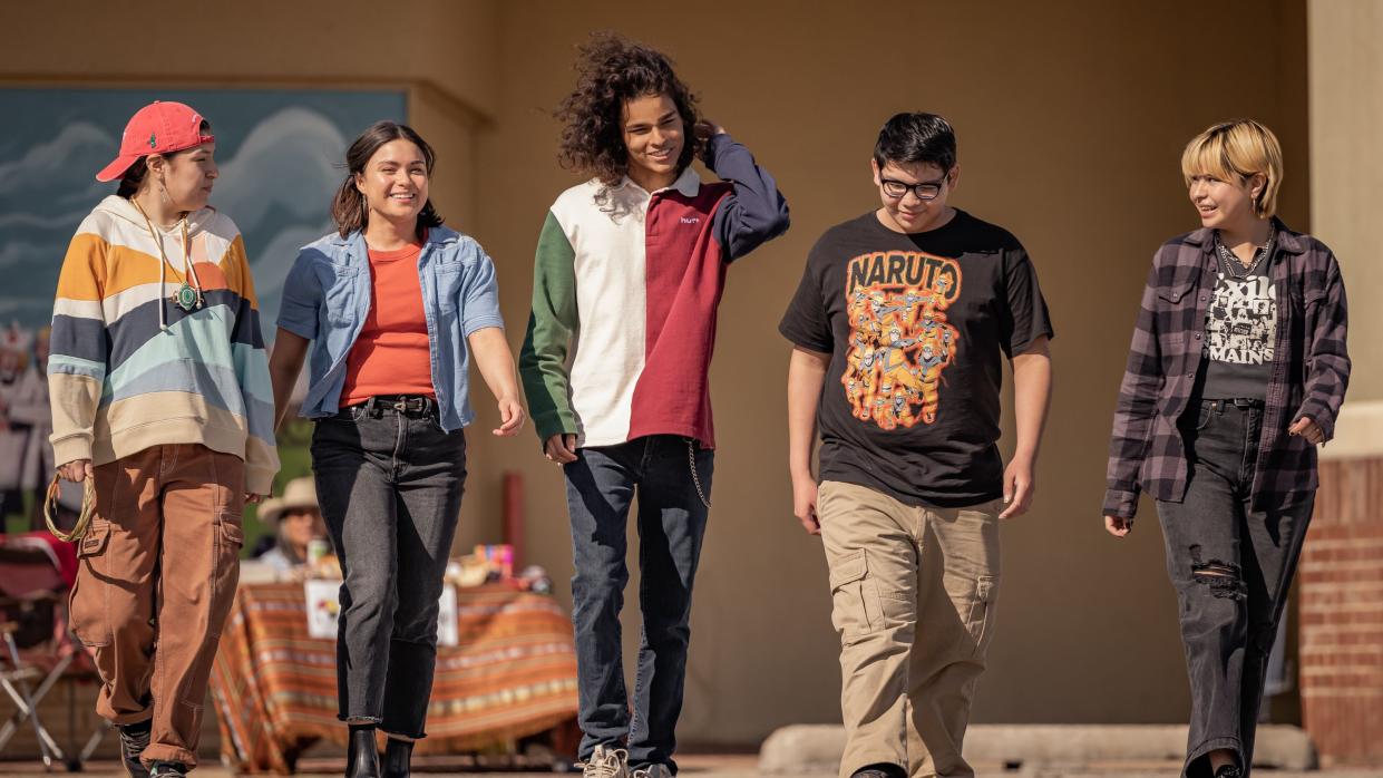  Paulina Alexis , Devery Jacobs, D’Pharaoh Woon-A-Tai, Lane Factor and Elva Guerra in Reservation Dogs 