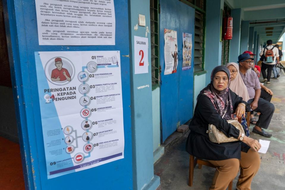 People line up to cast their votes during the Pulai by-election at Sekolah Kebangsaan Seri Melati, Johor Baru. — Picture by Shafwan Zaidon