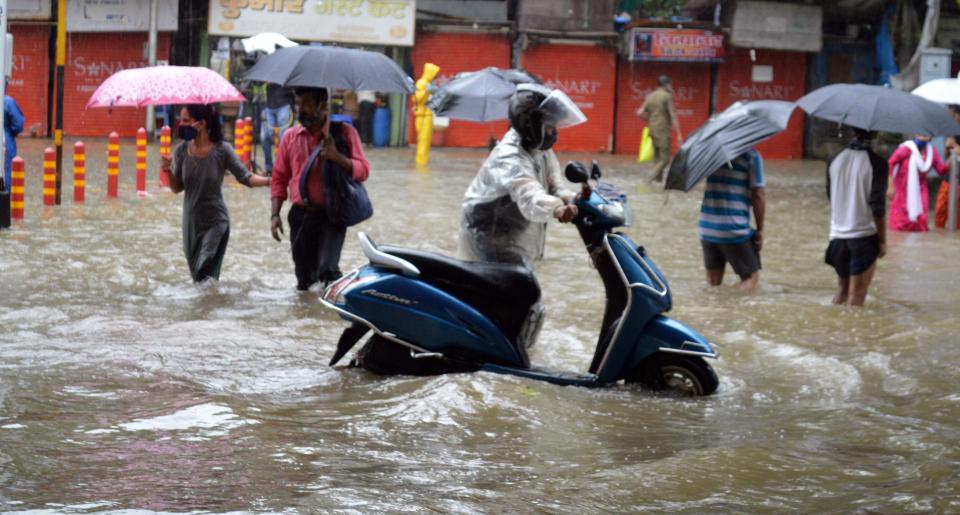 Mumbai rains. Photo courtesy: Yahoo stringer