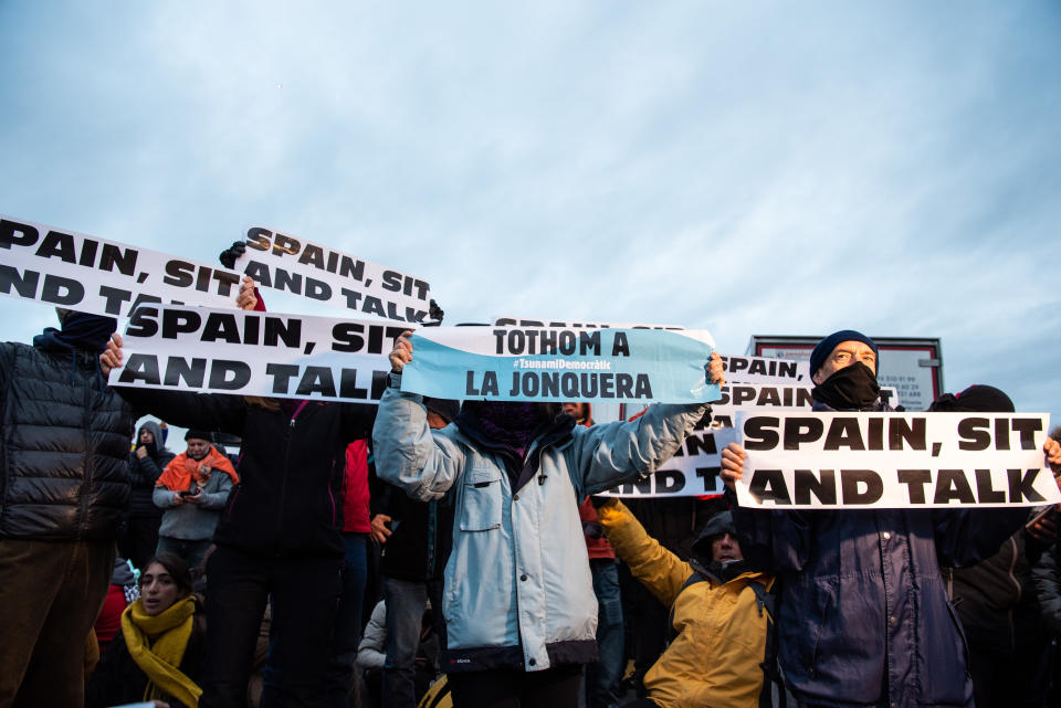 Miles de manifestantes se organizan de manera rápida y eficaz mediante apps, foros y redes sociales (Photo by Adria Salido Zarco/NurPhoto via Getty Images)