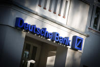 <p>Im Finanzsektor ist die Deutsche Bank der größte deutsche Anbieter. LinkedIn nennt als eine mögliche Motivation für Bumerang-Arbeitskräfte, dass sie sich woanders eine bessere Arbeit, ein besseres Umfeld oder ähnliches erhoffen. Wenn man jedoch einmal bei der Finanzspitze war, möchte man vermutlich nichts anderes mehr in diesem Sektor. (Foto: ddp) </p>