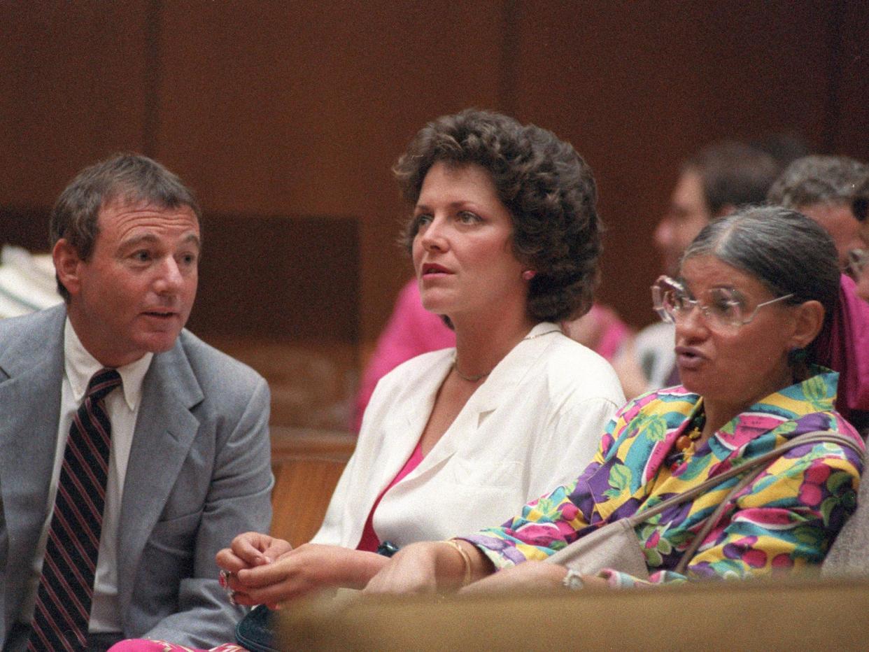 Cathy Smith and attorney Howard Weitzman pictured in court in 1986: AP