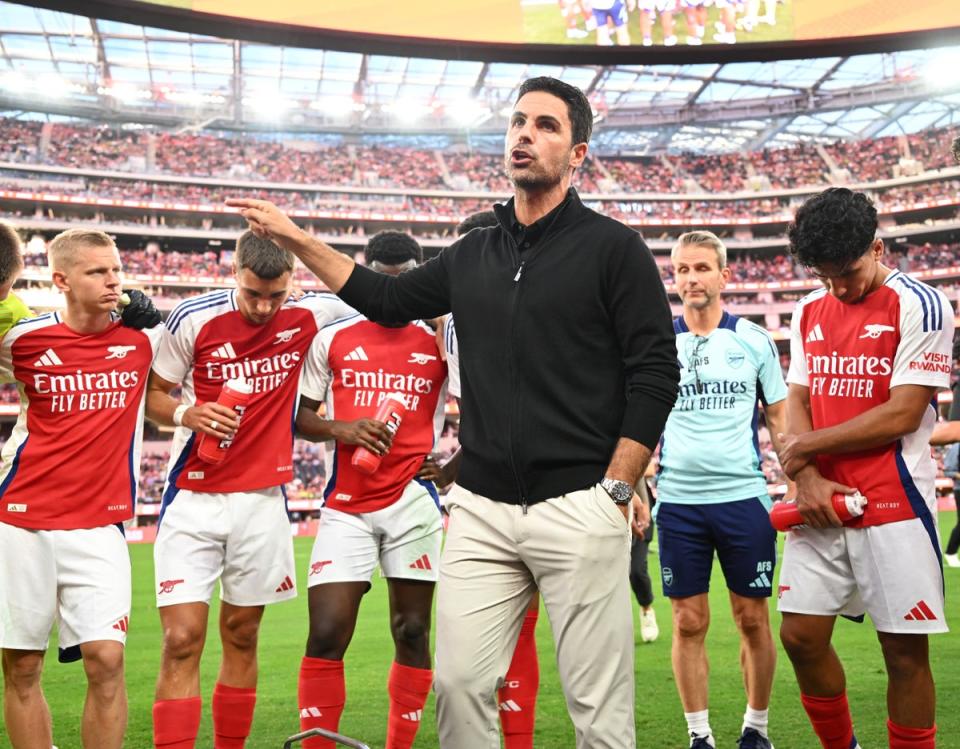 Mikel Arteta speaks to his players during a pre-season friendly between Arsenal and Manchester United in Inglewood, California (Arsenal FC via Getty)