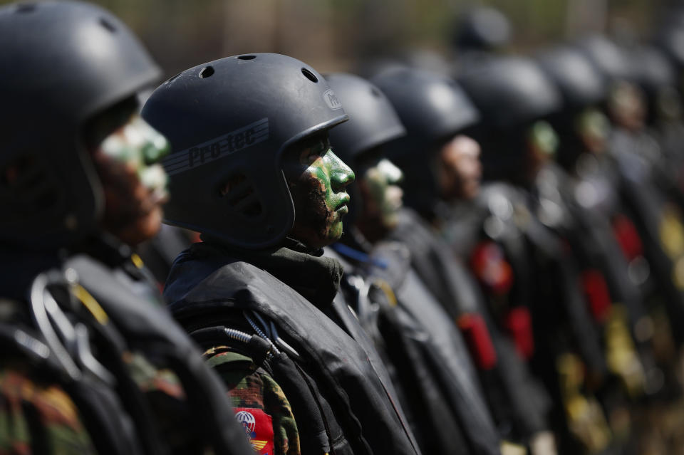 Myanmar miltary commandos stand in formation during exercises on Feb. 3, 2018. (Photo: LYNN BO BO via Getty Images)