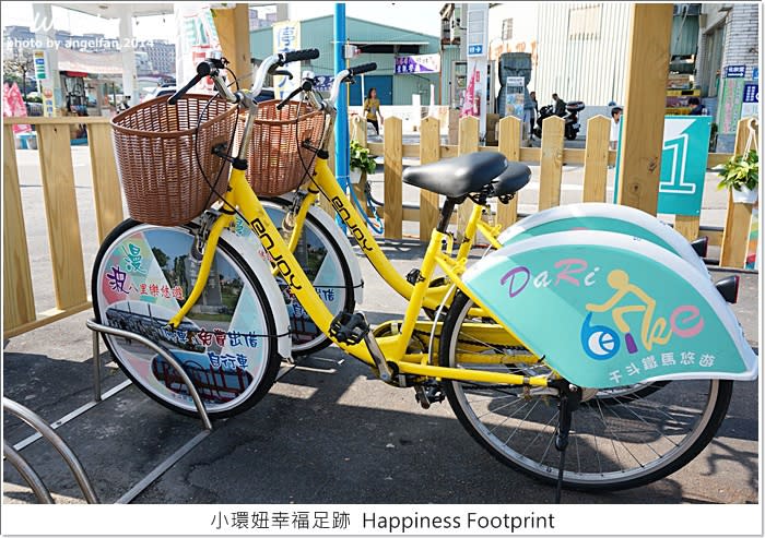 八里老街一日遊，騎腳踏車逛河岸吃美食，八里龍米停車場免費船票、租腳踏車、淋浴間好周到～