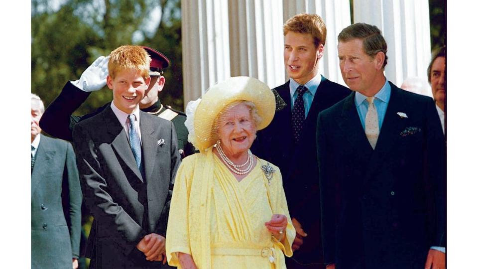 Queen Mum Elizabeth surrounded by great-grandsons Prince Henry (L) and Prince William (2R) and grandson Prince Charles at her 99th birthday celebration at Clarence House