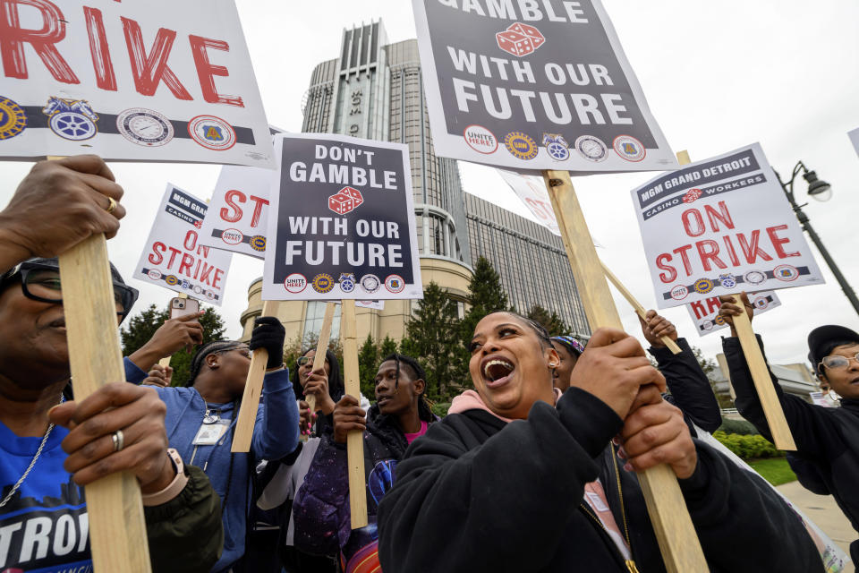 Prep cook Lakishia Williams, right, joins hundreds of unionized workers to walk the picket line during a strike in front of the MGM Grand Detroit casino, in Detroit, Tuesday, Oct. 17, 2023. (David Guralnick/Detroit News via AP)