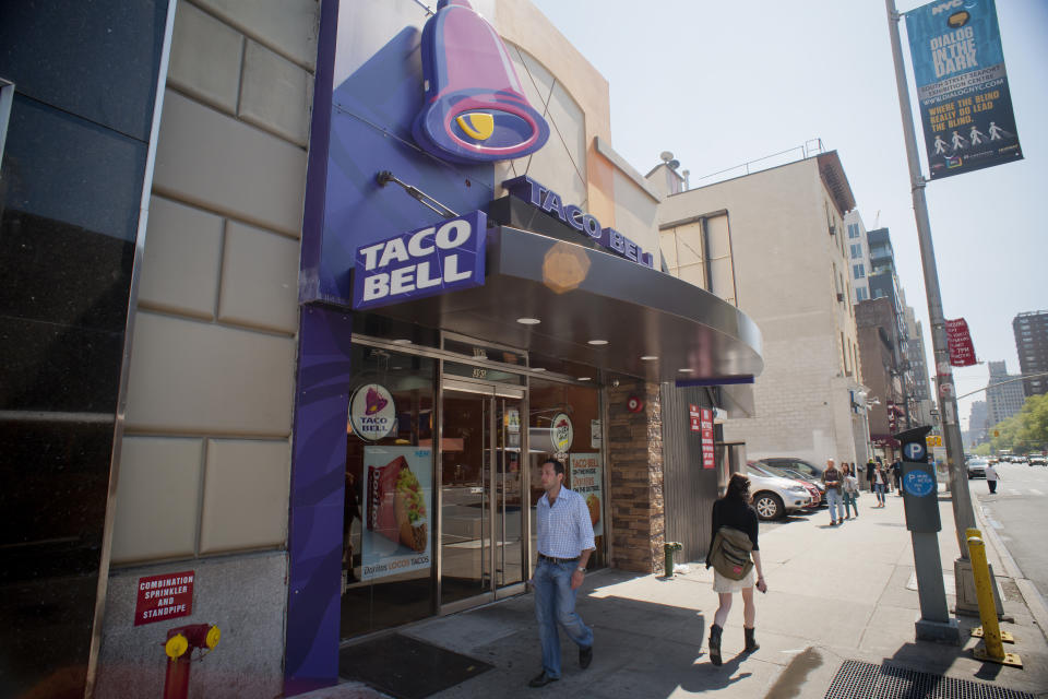 <p>Taco Bell serviert seinen Gästen mexikanisches Essen und das bereits seit 1962. 2018 besitzt das Unternehmen einen Markenwert von knapp 5 Milliarden Dollar, drei Prozent weniger als noch im vergangenen Jahr. </p>