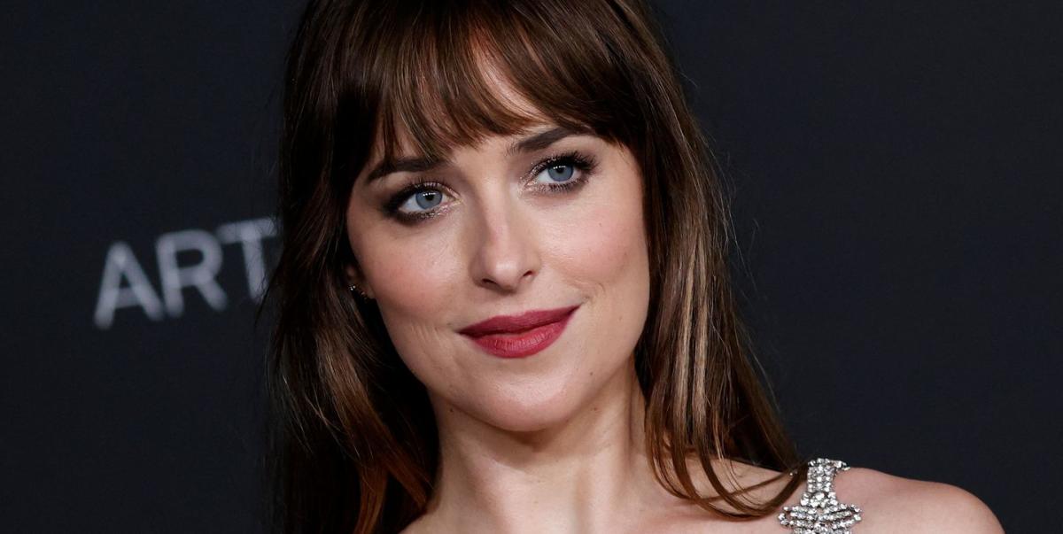 Dakota Johnson Wore A Super Revealing Crystal Outfit That Left Everyone Speechless Local News 