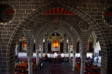 Armenian Christians pray during an Easter mass at Surp Giragos church in Diyarbakir, in the Kurdish-dominated southeastern Turkey, April 5, 2015. REUTERS/Sertac Kayar