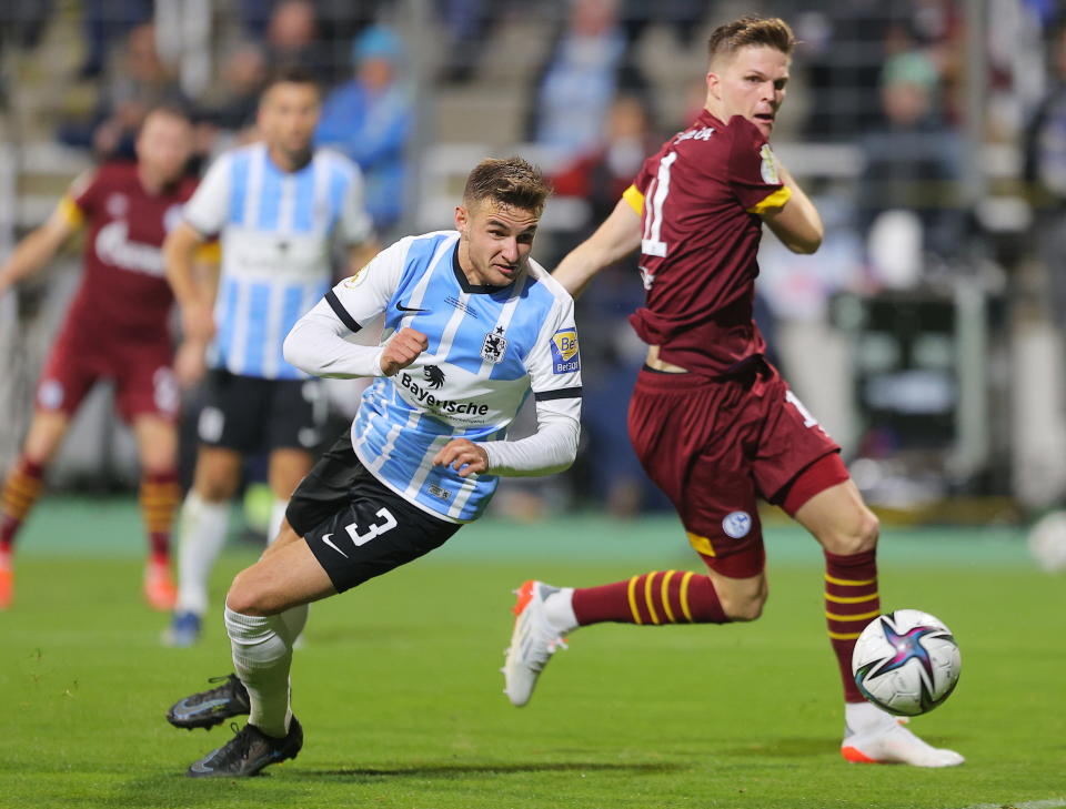 Drittligist TSV 1860 München schlägt Schalke 04 aus der Zweiten Liga und steht in der dritten Pokalrunde. (Bild: Getty Images)