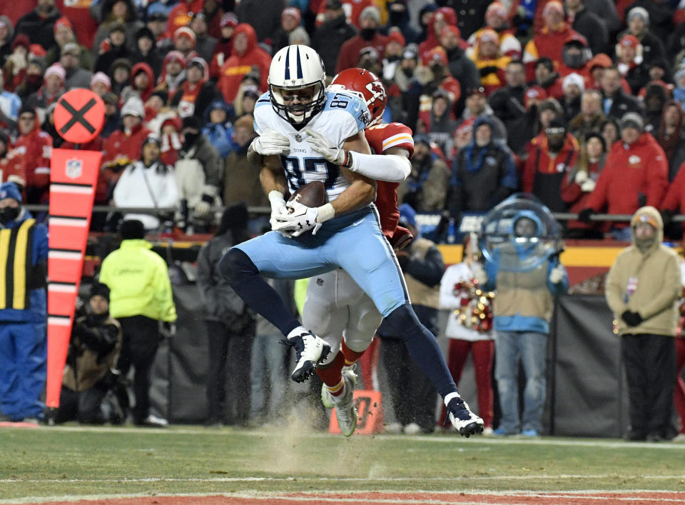 Tennessee Titans wide receiver Eric Decker (87) makes a 22-yard touchdown catch to give his team a lead it wouldn&#39;t give up. (AP)