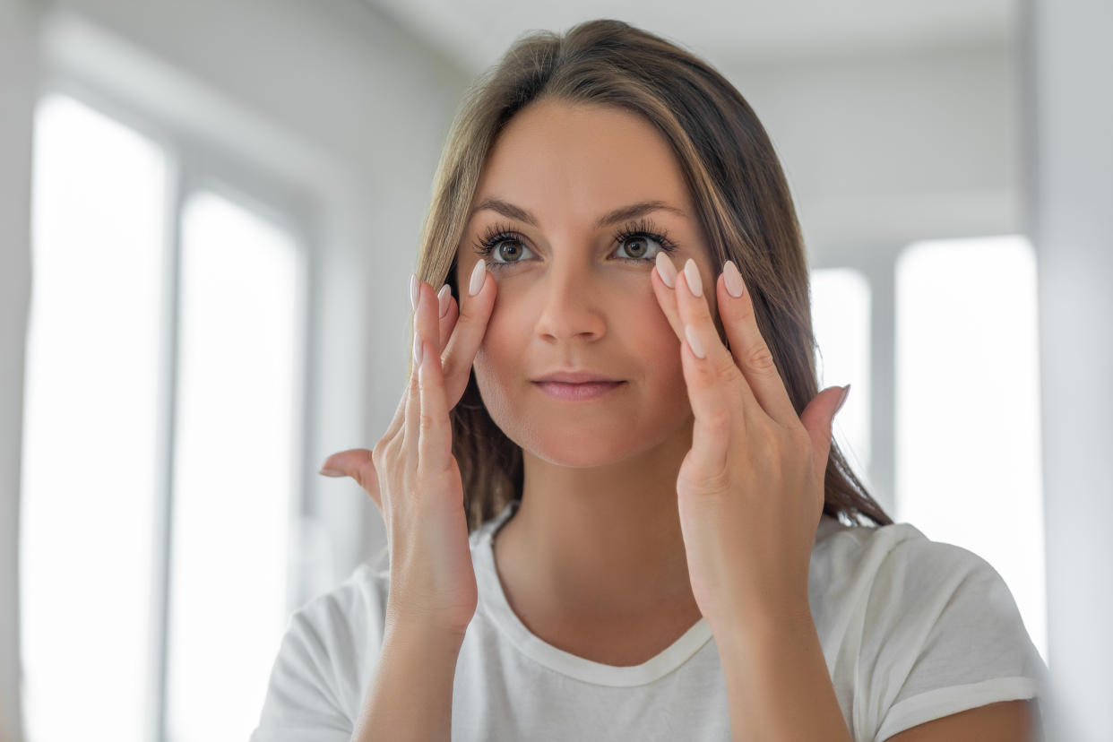 Mejora el contorno de ojos con estos fabulosos parches que minimizan bolsas, ojeras y arrugas. (Foto: Getty Images).