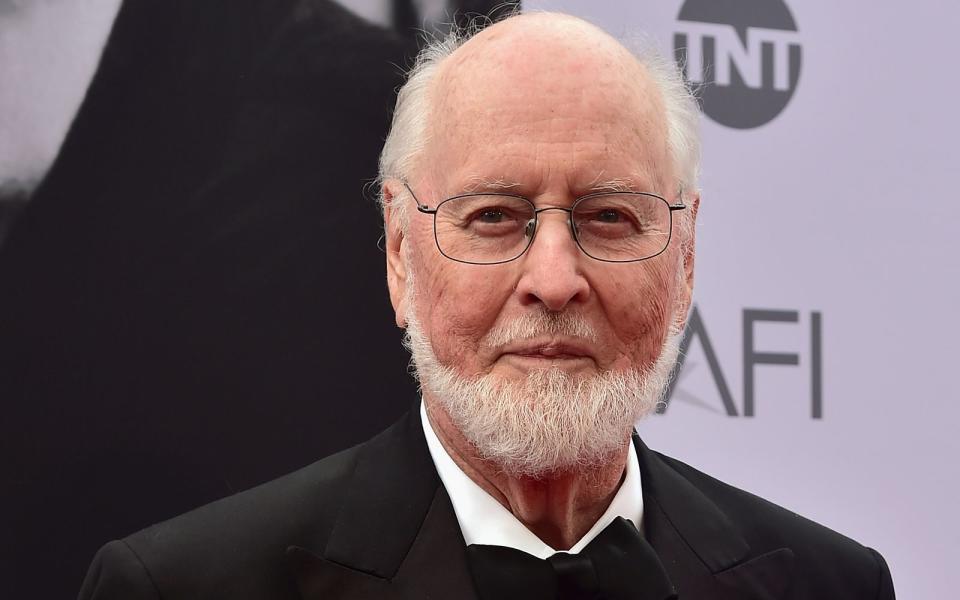 John Williams gehört zu den erfolgreichsten Komponisten der Welt und komponierte Stücke für "Harry Potter, "Star Wars" oder "Jurassic Park". Aktuell arbeitet er an der Musik zu "Indiana Jones 5" mit - danach möchte sich Williams aus dem Filmgeschäft zurückziehen.  (Bild:  Alberto E. Rodriguez/Getty Images for Turner)