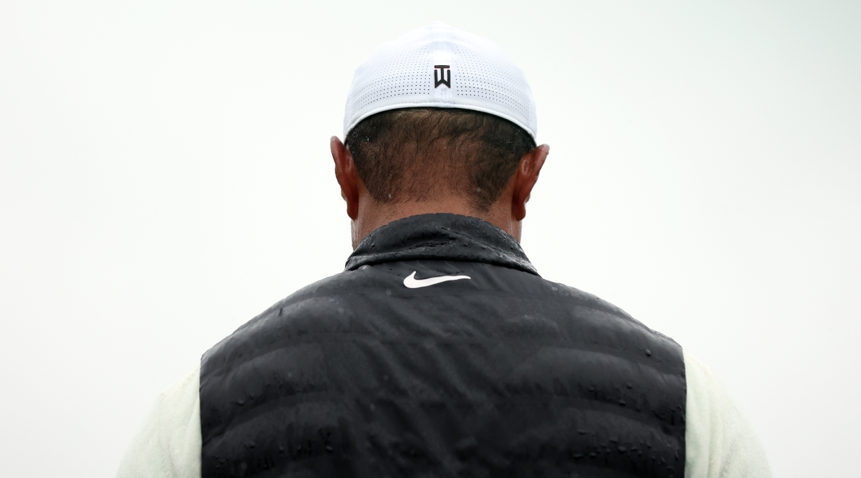  Tiger Woods' head and shoulders from behind 